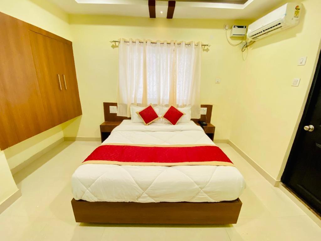 Prabhuvihar Residency Hotel Porvorim Luaran gambar